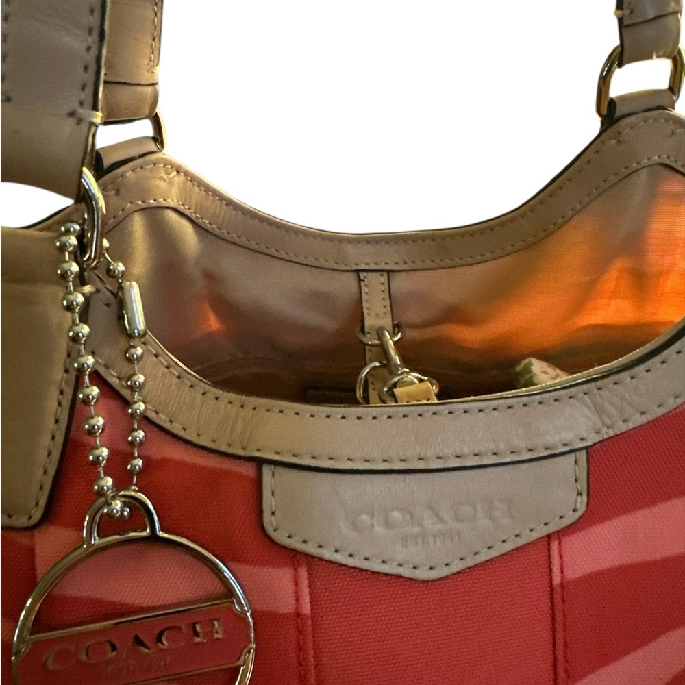 ✨Coach Devin Zebra Print Shoulder Bag F24022 Red Coral Jacquard Tote Rare - Picture 6 of 12